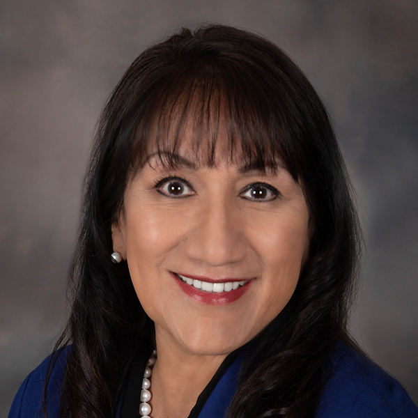 Lisa León, seasoned paralegal and notary at Pursiano Law, LLP bilingual in Spanish, supporting construction litigation cases, residing in Las Vegas, Nevada.
